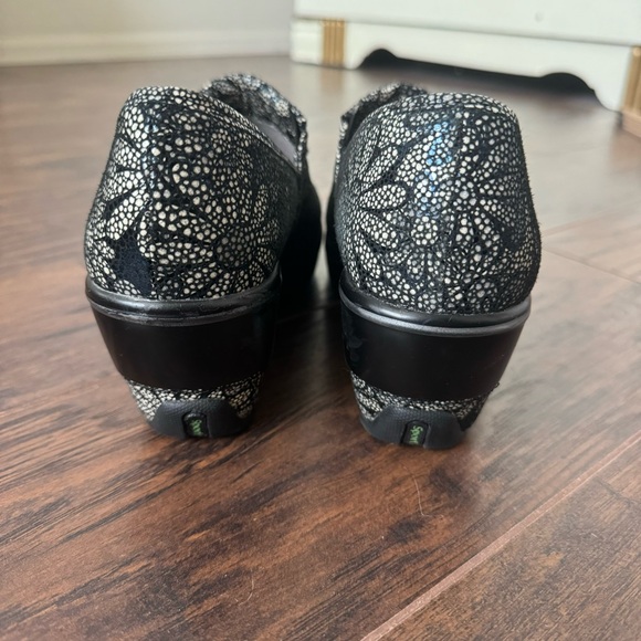 Jambu Miro 7.5 Black and White Floral Wedge Slip On Clogs Comfort Shoe - Picture 3 of 12